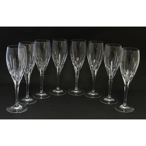 299 - Drinking glasses : 8 champagne flutes and 8 wine glasses. The tallest approx 8 1/2