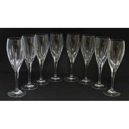 299 - Drinking glasses : 8 champagne flutes and 8 wine glasses. The tallest approx 8 1/2