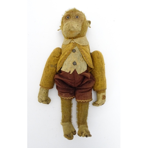 1432 - Toy: An early 20thC mechanical wind up tumbling / tumbler monkey toy with felt face, ears and feet, ... 