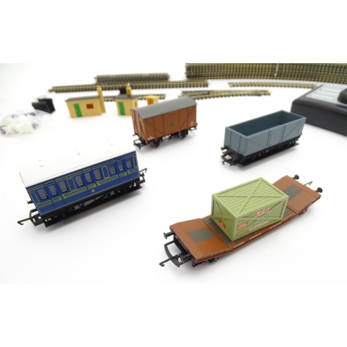 1438 - Toys: A Hornby OO gauge model railway train set Lowland Carrier, model no. R1163, to include track, ... 