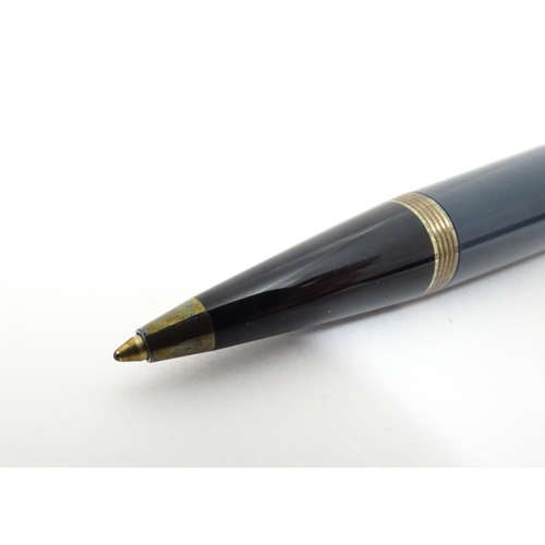 1227 - A c2001 Montblanc Meisterstück 'Writers Edition' Charles Dickens ballpoint pen, number 0460 of 16000... 