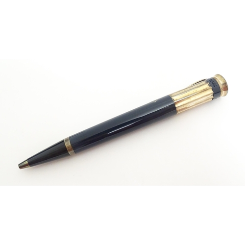 1227 - A c2001 Montblanc Meisterstück 'Writers Edition' Charles Dickens ballpoint pen, number 0460 of 16000... 