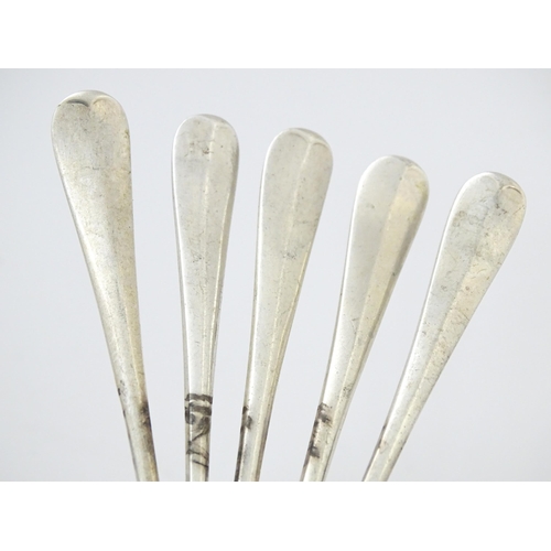 639 - A quantity of assorted silver teaspoons comprising five silver teaspoons with rats tail detail to bo... 