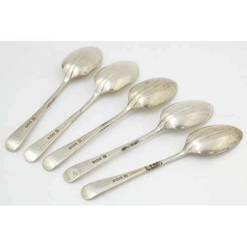 639 - A quantity of assorted silver teaspoons comprising five silver teaspoons with rats tail detail to bo... 