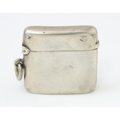 642 - A silver vesta case hallmarked Birmingham 1903, maker Horton & Allday. Approx. 1 1/2