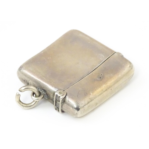 642 - A silver vesta case hallmarked Birmingham 1903, maker Horton & Allday. Approx. 1 1/2