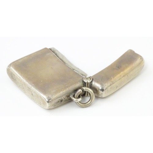 642 - A silver vesta case hallmarked Birmingham 1903, maker Horton & Allday. Approx. 1 1/2