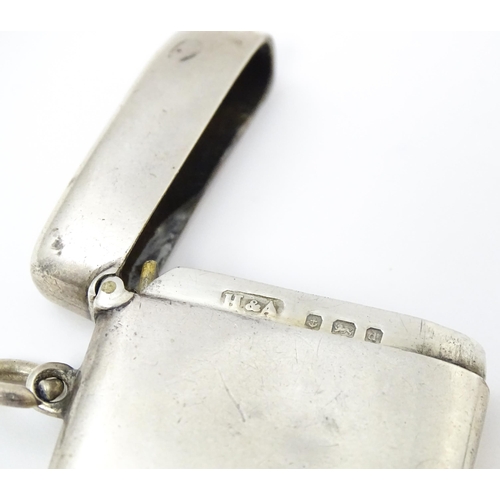 642 - A silver vesta case hallmarked Birmingham 1903, maker Horton & Allday. Approx. 1 1/2