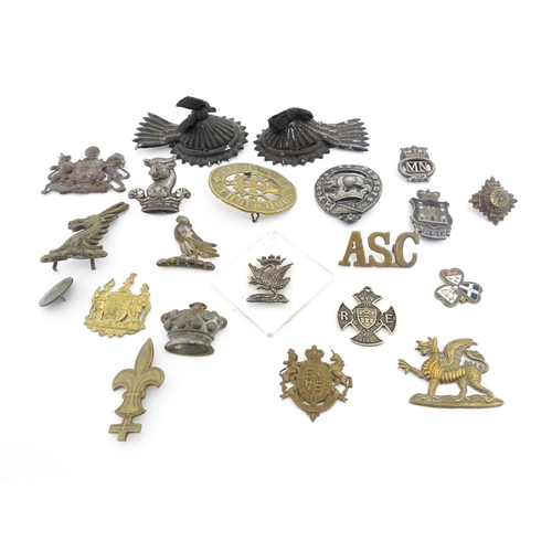 1278 - A quantity of assorted military insignia and heraldic / livery badges etc, to include a WWI Army Ser... 
