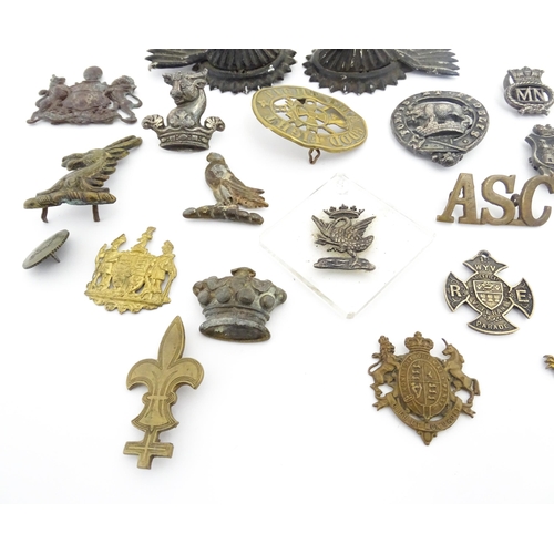 1278 - A quantity of assorted military insignia and heraldic / livery badges etc, to include a WWI Army Ser... 