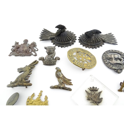 1278 - A quantity of assorted military insignia and heraldic / livery badges etc, to include a WWI Army Ser... 