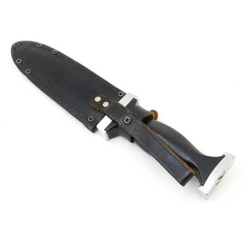 1492 - Militaria : a post-WWII German dagger/hunting knife and sheath by Ern, Solingen. The Bakelite grip w... 