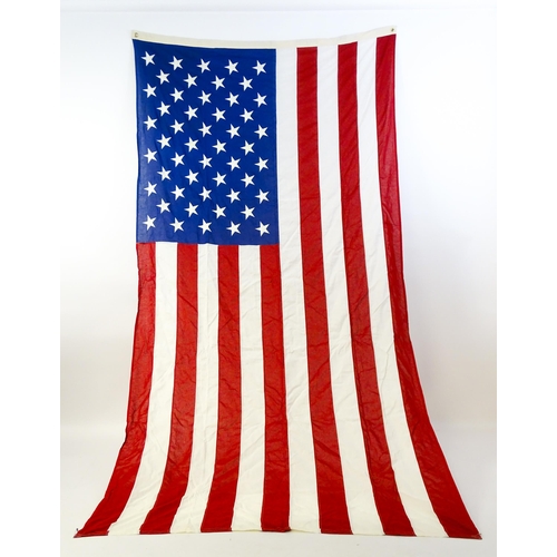 1499 - Militaria : a late 20thC 'stars and stripes' United States of America pall / funeral flag, with 50 s... 