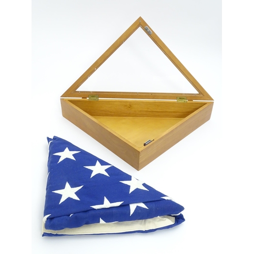 1499 - Militaria : a late 20thC 'stars and stripes' United States of America pall / funeral flag, with 50 s... 