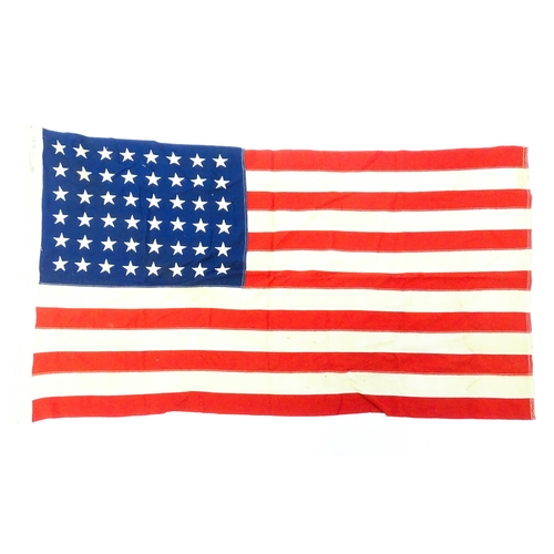 1501 - Militaria : a mid 20thC 'stars and stripes' flag of the United States of America, with 48 stars. Bea... 