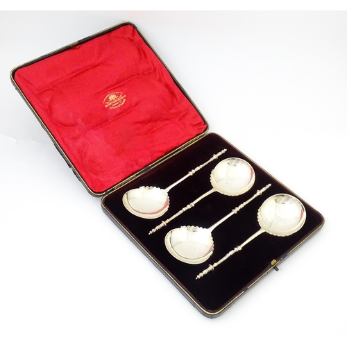 684 - A cased set of four silver serving spoons, hallmarked London 1905, maker Goldsmiths & Silversmiths C... 