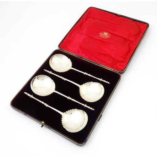 684 - A cased set of four silver serving spoons, hallmarked London 1905, maker Goldsmiths & Silversmiths C... 