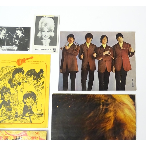 1559 - A quantity of 1960s-1970s assorted pop music ephemera to include The Pink Floyd official music progr... 