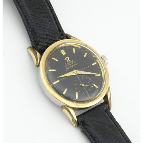 1040 - A gentlemans automatic stainless steel cased wristwatch the black dial signed 'Omega Automatic Seama... 