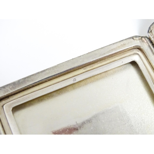 340 - An Art Deco silver compact of rectangular form with engine turned decoration hallmarked Birmingham 1... 