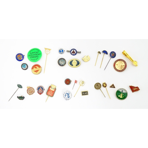 2098 - Trade Union Interest: a quantity of assorted badges, pins, etc. to include Norsk Transportarbeiderfo... 