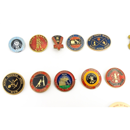 2101 - Trade Union Interest: a quantity of assorted badges, pins, etc. to include NUM COSA, North Staffs Mi... 