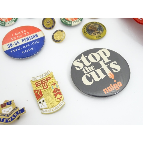 2102 - Trade Union Interest: a quantity of assorted badges, pins, etc. to include three convention medals f... 