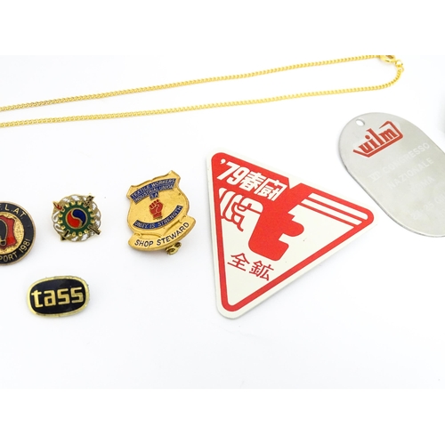 2103 - Trade Union Interest: a quantity of assorted badges, pins, etc. to include Solidarity (Poland), CNV,... 