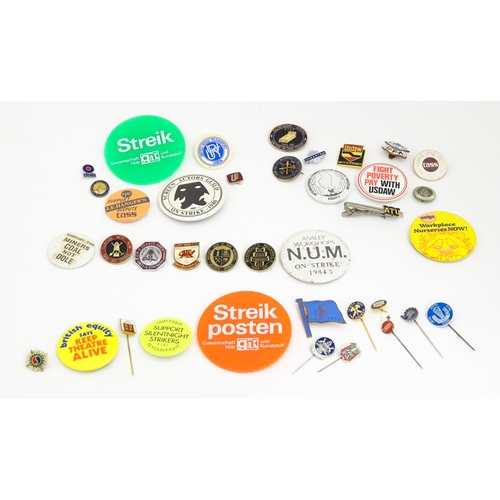 2104 - Trade Union Interest: a quantity of assorted badges, pins, etc. to include Clayton West NUM 1984-85,... 