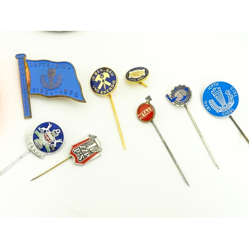 2104 - Trade Union Interest: a quantity of assorted badges, pins, etc. to include Clayton West NUM 1984-85,... 