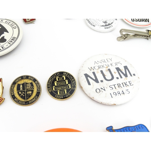 2104 - Trade Union Interest: a quantity of assorted badges, pins, etc. to include Clayton West NUM 1984-85,... 