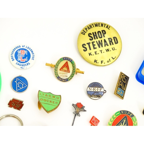 2105 - Trade Union Interest: a quantity of assorted badges, pins, etc. to include a Transport & General Wor... 