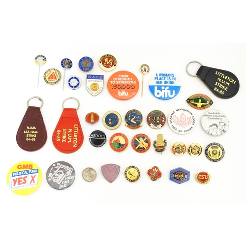 2106 - Trade Union Interest: a quantity of assorted badges, pins, etc. to include a badge commemorating the... 