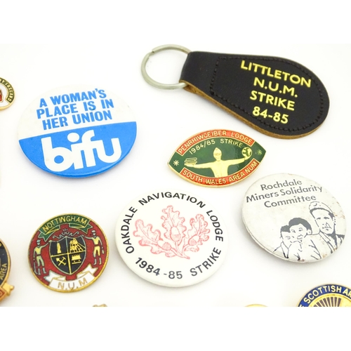 2106 - Trade Union Interest: a quantity of assorted badges, pins, etc. to include a badge commemorating the... 