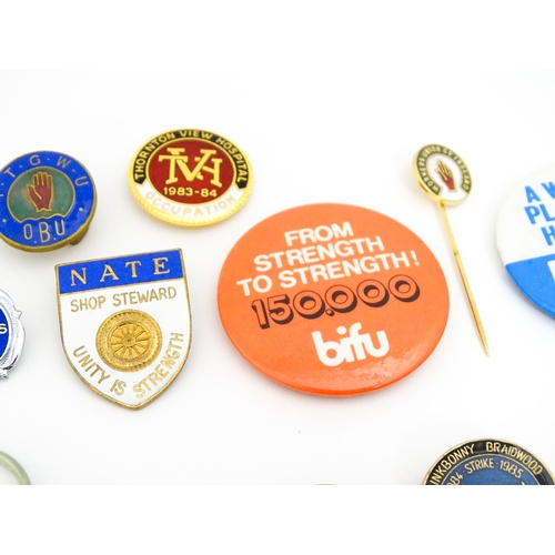 2106 - Trade Union Interest: a quantity of assorted badges, pins, etc. to include a badge commemorating the... 