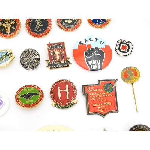 2107 - Trade Union Interest: a quantity of assorted badges, pins, etc. to include Prince of Wales NUM Loyal... 