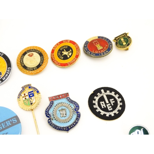 2108 - Trade Union Interest: a quantity of assorted badges, pins, etc. to include NUM Notts Area, Hem-Heath... 