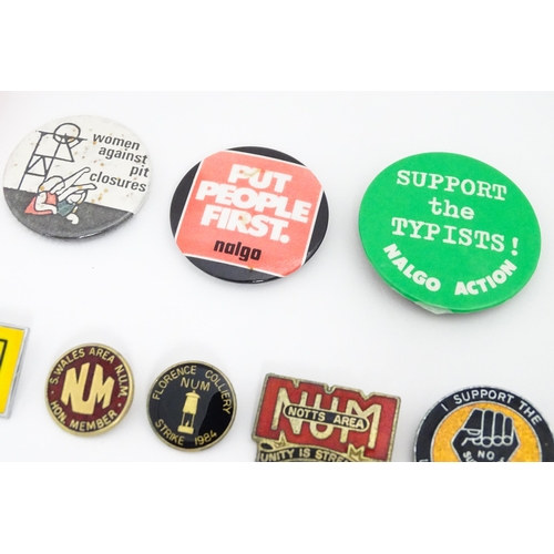 2108 - Trade Union Interest: a quantity of assorted badges, pins, etc. to include NUM Notts Area, Hem-Heath... 