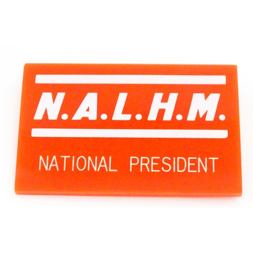 2108 - Trade Union Interest: a quantity of assorted badges, pins, etc. to include NUM Notts Area, Hem-Heath... 