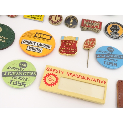 2108 - Trade Union Interest: a quantity of assorted badges, pins, etc. to include NUM Notts Area, Hem-Heath... 