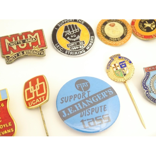 2108 - Trade Union Interest: a quantity of assorted badges, pins, etc. to include NUM Notts Area, Hem-Heath... 