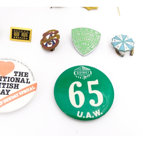 2109 - Trade Union Interest: a quantity of assorted badges, pins, etc. to include NUM Durham 1984/5,  NUM H... 