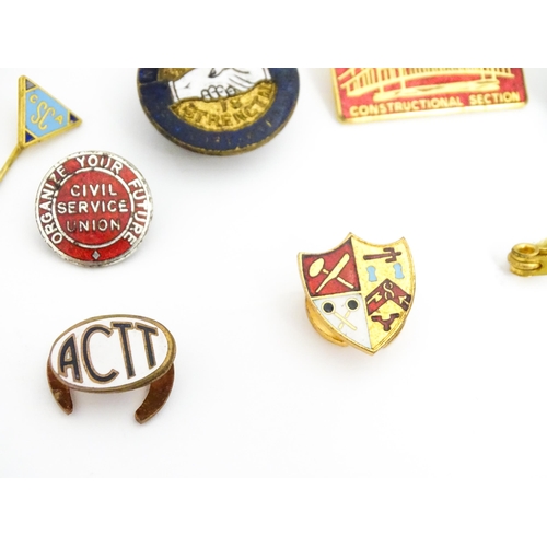 2111 - Trade Union Interest: a quantity of assorted badges, pins, etc. to include a TUC For Organising Serv... 