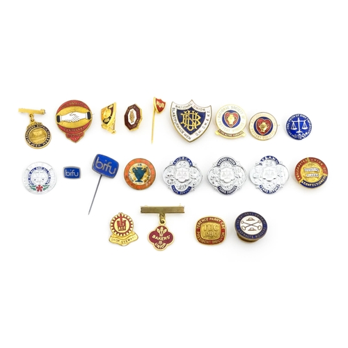 2112 - Trade Union Interest: a quantity of assorted badges, pins, etc. to include a 9ct gold and enamel Uni... 