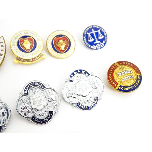 2112 - Trade Union Interest: a quantity of assorted badges, pins, etc. to include a 9ct gold and enamel Uni... 