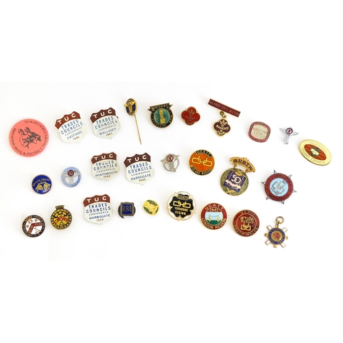 2114 - Trade Union Interest: A quantity of assorted badges, pins, etc. to include a Union of Postal Workers... 