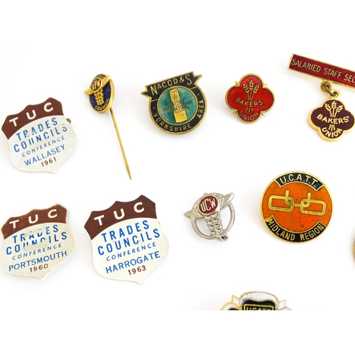 2114 - Trade Union Interest: A quantity of assorted badges, pins, etc. to include a Union of Postal Workers... 