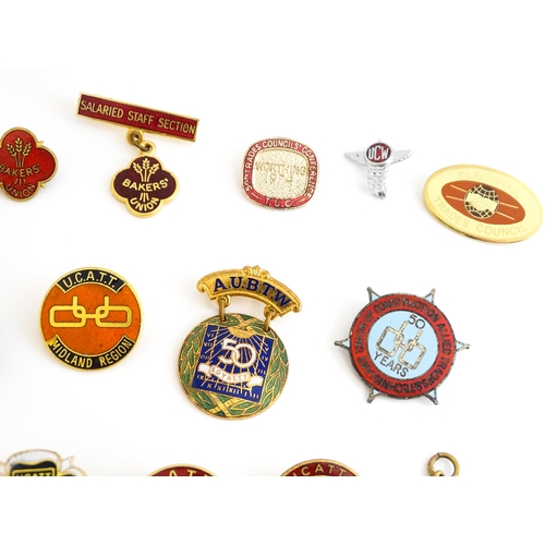 2114 - Trade Union Interest: A quantity of assorted badges, pins, etc. to include a Union of Postal Workers... 