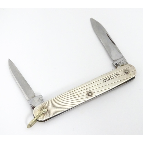 644 - An Art Deco silver folding fruit knife with twin blades hallmarked Sheffield 1939, maker William Nee... 