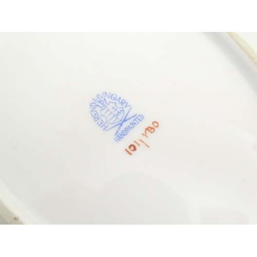 78 - A Herend porcelain meat plate decorated in the pattern Queen Victoria. Marked under. Approx. 16 1/4